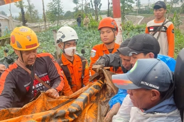 Bantu Pencarian Korban Hilang Longsor Bandung Barat, Baharkam Polri Kerahkan Anjing Pelacak K9 Unit SAR
