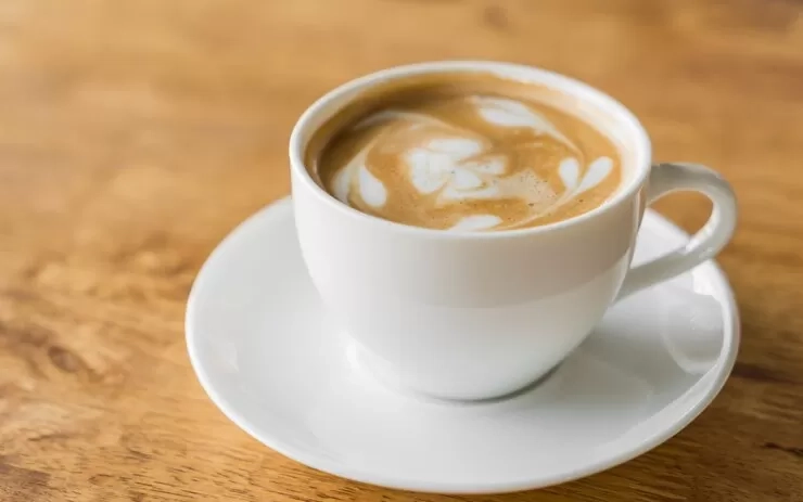 Minum Kopi Saat Sahur: Bikin Puasa Lebih Bertenaga atau Justru Cepat Haus? Ini Penjelasan Medisnya