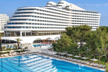 Hotel Ini Bikin Liburan Serasa di Kapal Pesiar, Ada 7 Kolam Renang dan Beragam Kuliner