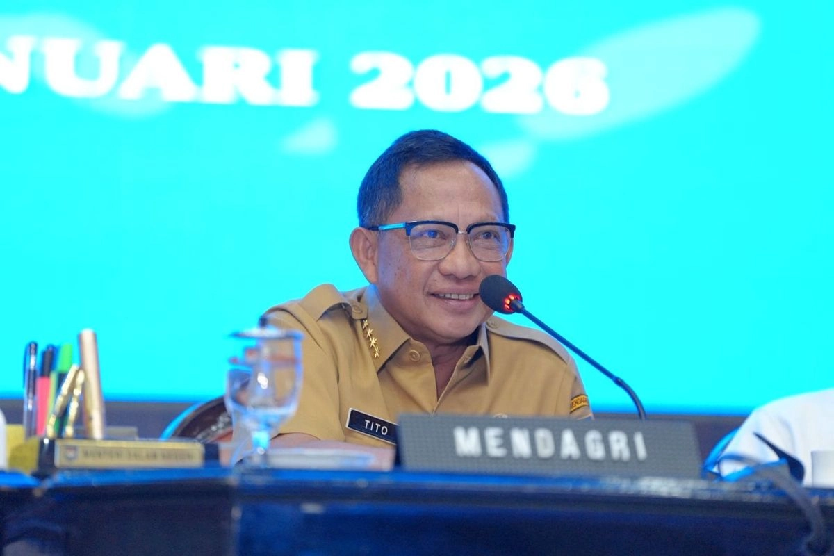 Mendagri Persilakan Warga Manfaatkan Gelondongan Kayu Sisa Banjir Sumatera