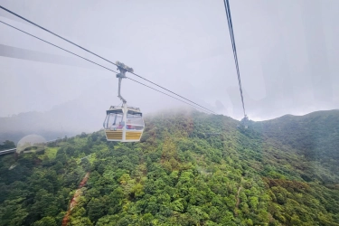 Rayakan Imlek 2026 dengan Cara Beda: Naik Kereta Gantung 5,7 Kilometer ke Puncak Bukit