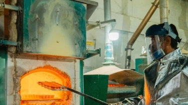 Daftar Saham di BEI yang Meroket Usai Harga Emas Dunia Tembus 5.000 Dolar