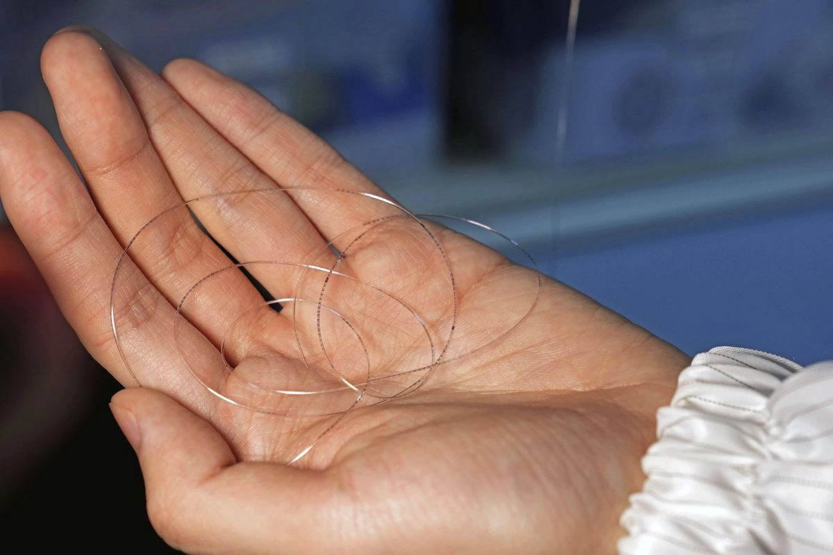 BERITA FOTO: Ilmuwan China Ciptakan Cip Serat Sehalus Benang di Shanghai