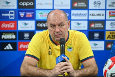 Penjelasan Bojan Hodak soal Langkah Persib Rekrut Layvin Kurzawa dan Dion Markx