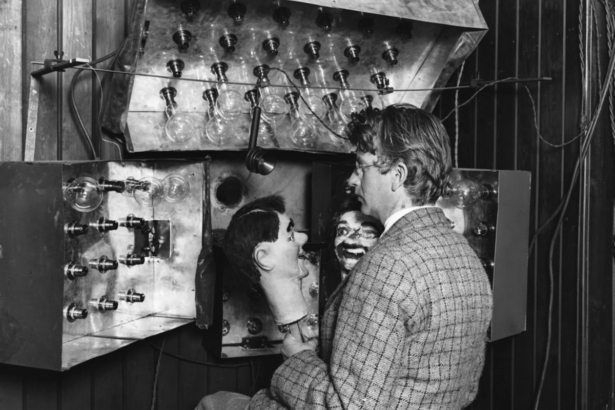 Selamat Ulang Tahun ke-100 Televisi, Dirakit dari Benda Sederhana, Sekarang Smart Semua