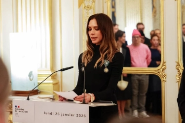 Victoria Beckham Raih Gelar Ksatria Ordo Seni dan Sastra di Paris, Penghargaan Apa Itu?