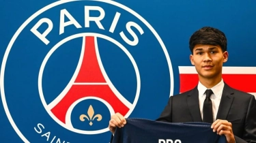 Kepindahan Pemain Keturunan Filipina ke PSG Buat Ruang Ganti Barcelona Memanas, Hansi Flick Meradang