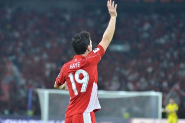 Jersey Thom Haye Dilelang Ketum Viking, Rp 150 Juta untuk Korban Longsor Cisarua 