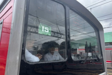 Kala Menhub Rasakan Perjalanan KRL Molor 1,5 Jam karena Gangguan Rel