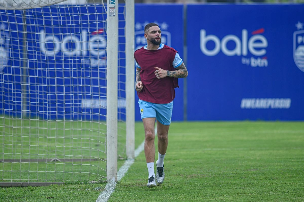 Alasan Bojan Hodak Tak Bawa Layvin Kurzawa dan Dion Markx Lawan Persis