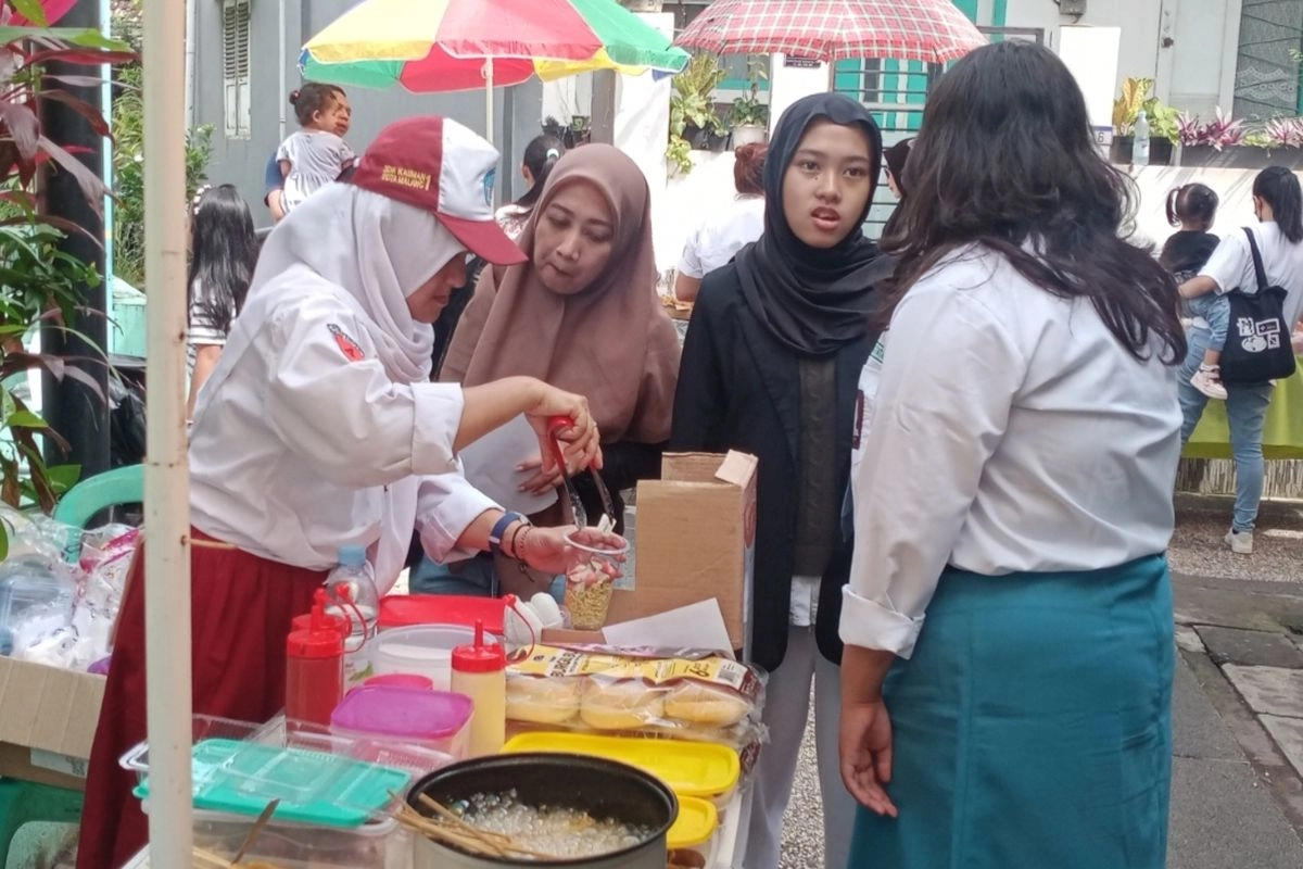 Jajan Sembarangan Bisa Melatih Imun Anak? Simak Penjelasan Dokter