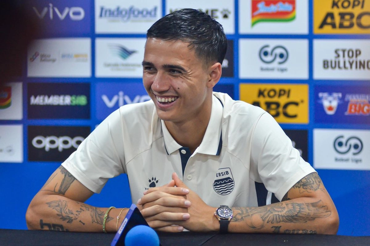 Reaksi Eliano Reijnders Satu Tim dengan Layvin Kurzawa di Persib