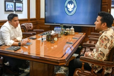 Seskab Teddy Terima Wagub Jatim Emil Dardak, Bahas Program Prioritas Prabowo