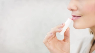 5 Lip Balm untuk Melembapkan Bibir Kering, Cocok Dipakai saat Puasa