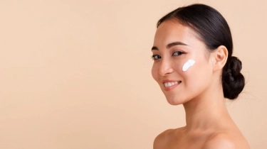 5 Sunscreen yang Bikin Bedak Menempel Sempurna dan Tidak Longsor