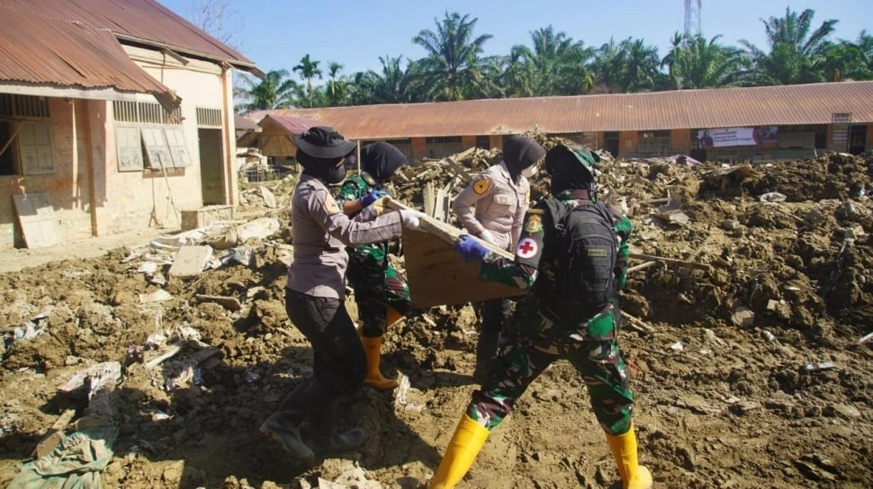 Ratusan Taruna Akpol Diterjunkan ke Aceh Tamiang: Bersihkan Jalan hingga Pulihkan Sekolah