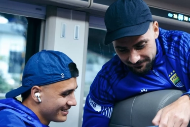 Masyarakat Riuh! Persib Berangkat ke Solo Naik Kereta Api, Layvin Kurzawa Ditinggal di Bandung