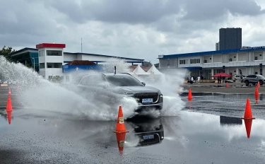 Mencoba Singkat Lepas L8, SUV PHEV Baru dengan Fitur Parkir Pintar