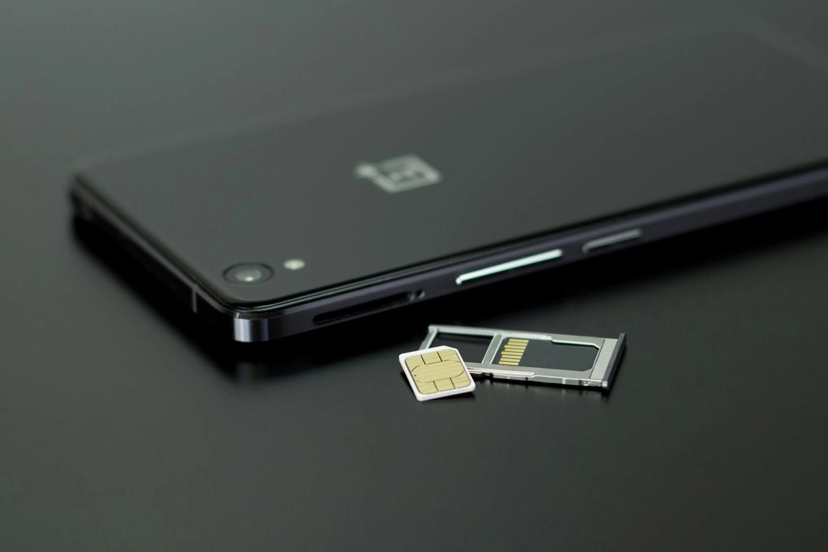 Aturan Registrasi SIM Card Biometrik Berlaku, Indosat dan XLSmart Siap Terapkan