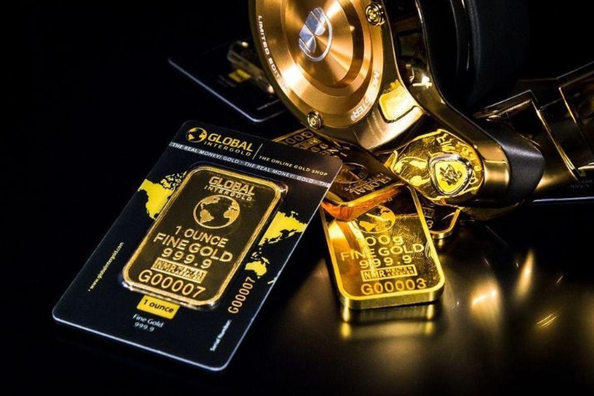 Harga Emas dan Perak Dunia Koreksi Jelang Pengumuman Calon Ketua Fed