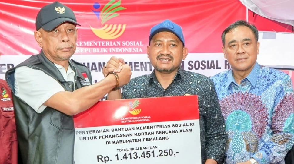 Kunjungi Korban Banjir Pemalang, Wamensos Agus Jabo Ingatkan: Potensi Bencana Hingga April