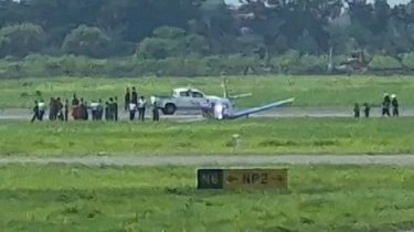 Pesawat TNI AL Bonanza G36 Crash Landing di Juanda, Awak Selamat dan Hanya Alami Kerusakan Ringan