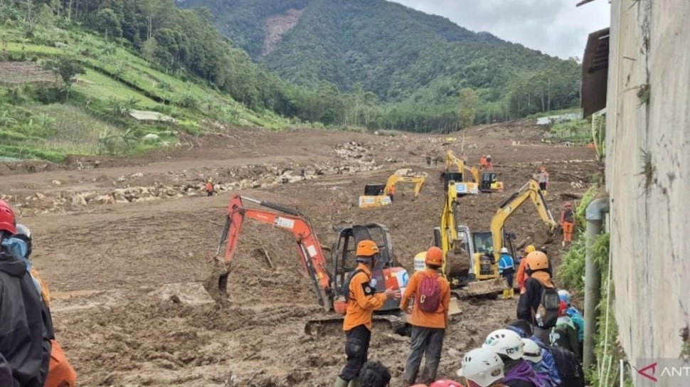 SAR Percepat Evakuasi Longsor Cisarua dengan Tambahan Alat Berat