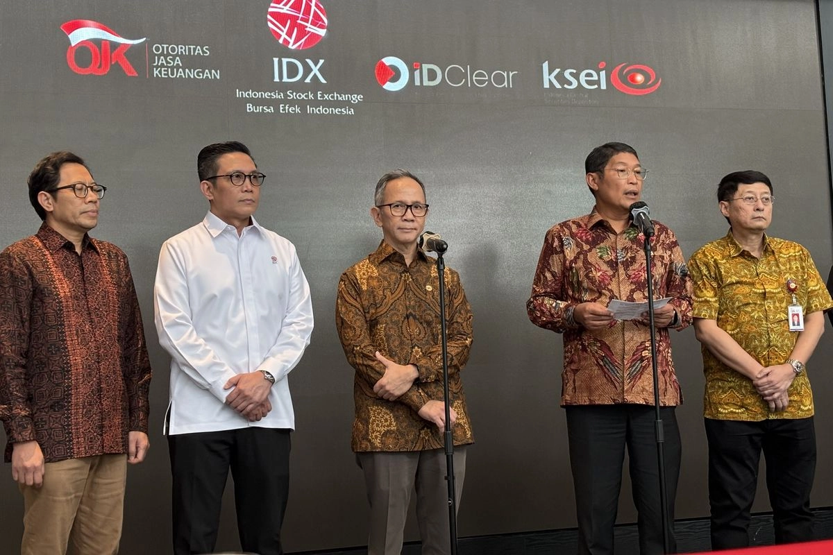 Gonjang-Ganjing Sektor Keuangan: Ada Apa?