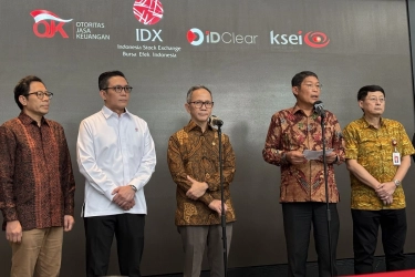 Gonjang-Ganjing Sektor Keuangan: Ada Apa?