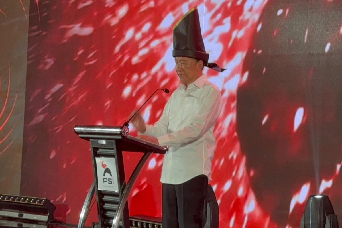 Jokowi Tampil Pakai Topi Passapu di Rakernas PSI