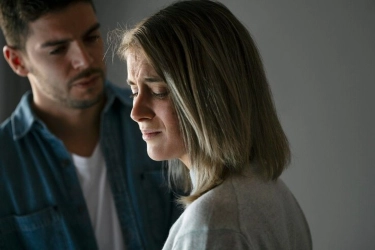 Sering Meragukan Perasaan Pasangan? Kenali Relationship Anxiety
