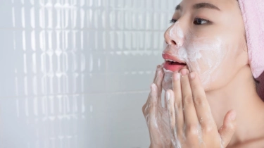 4 Sabun Cuci Muka Viva untuk Lawan Penuaan Dini, Mulai Rp15 Ribuan Saja