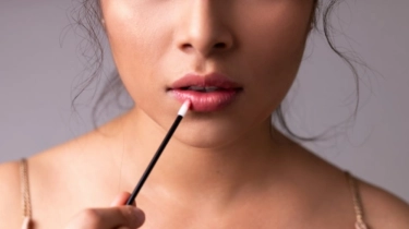 5 Lipstik Long Lasting Paling Murah, Anti Luntur Terkena Air dan Minyak
