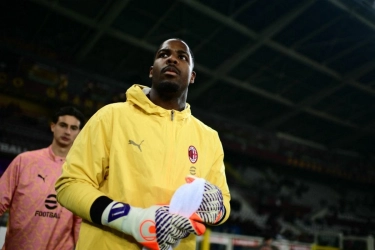 AC Milan Perpanjang Kontrak Mike Maignan, Gaji Hampir Dua Kali Lipat