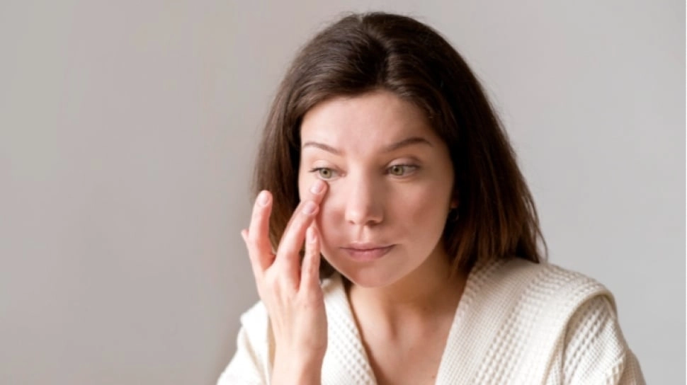 5 Eye Cream yang Ampuh Mengatasi Kantung Mata dan Garis Halus Usia 35 Tahun