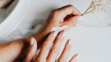 Body Serum vs Body Lotion, Mana yang Lebih Efektif Melembapkan dan Mencerahkan Kulit?