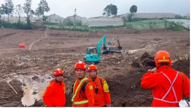 Longsor dan Banjir Bandang Cisarua, Ekskavator Diturunkan untuk Percepat Evakuasi, 27 Korban Masih dalam Pencarian
