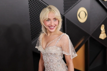 Intip Tampilan Glamor Sabrina Carpenter di Grammy Award 2026