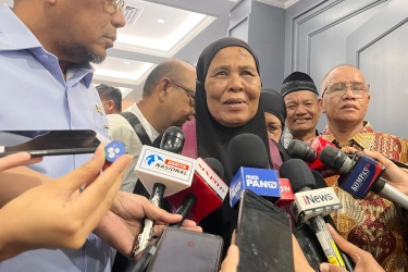 Nenek Saudah Usai Rapat di DPR: Saya Ingin Keadilan Sebaik-baiknya