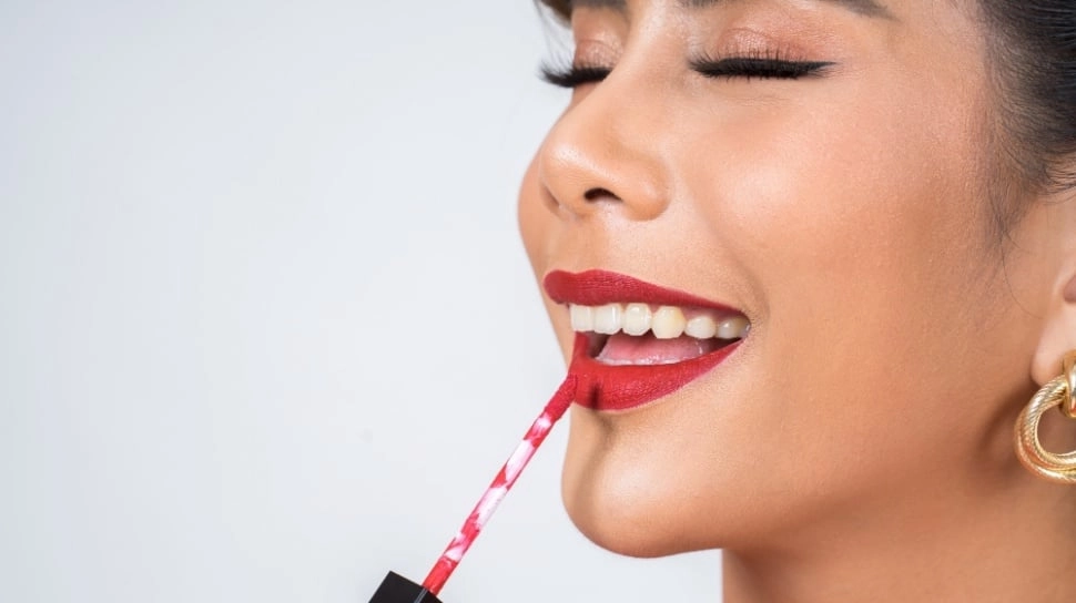 4 Rekomendasi Lip Product dengan Efek Blur untuk Menyamarkan Garis Bibir