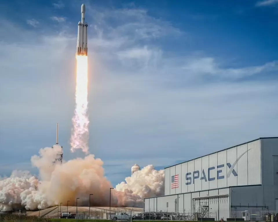 Elon Musk Gabungkan SpaceX dan xAI sebagai Fondasi Infrastruktur AI Antariksa Global