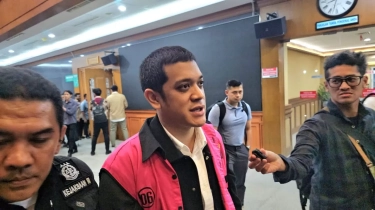 Putra Riza Chalid Tanggapi Status Red Notice Sang Ayah: Beliau Tidak Tahu Apa-apa