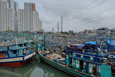 Trenggono Minta Anak Buah Percepat Izin Nelayan Muara Angke