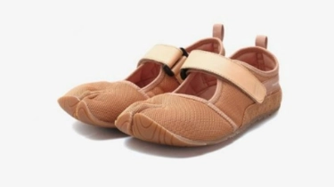 7 Sepatu Kets Wanita Tanpa Tali Cocok untuk Usia 45 Tahun Keatas, Nyaman Bebas Ribet