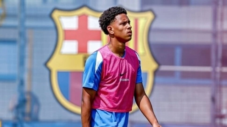 Bek yang Bantah Punya Darah Indonesia Resmi Gabung Barcelona, Dapat Kontrak Jangka Panjang