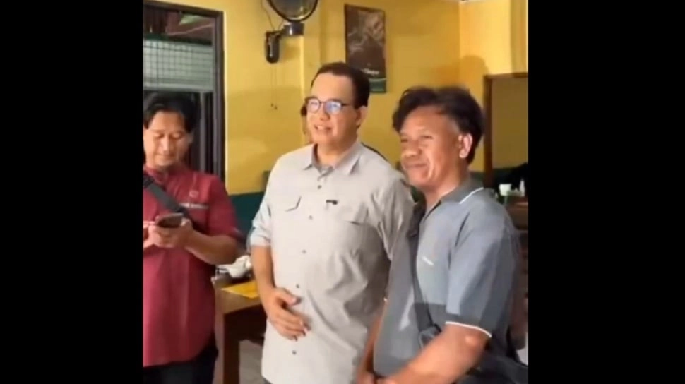 Beredar Isu Anies Baswedan Dipantau Intel saat Sedang Makan Soto, Kodam Diponegoro: Hoaks!