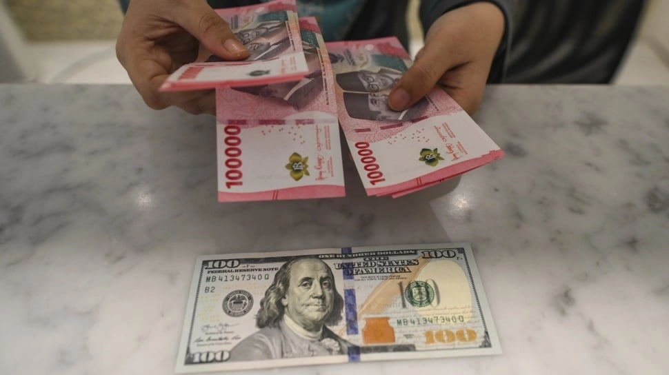 Dolar AS Ambruk, Rupiah Ditutup Perkasa di Level Rp16.754 Sore Ini