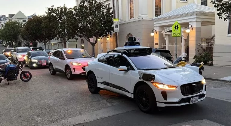 Google Galang Dana Rp 268,3 Triliun untuk Waymo demi Mengamankan Dominasi Robotaksi Global