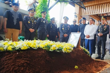 Kapolri Hadiri Pemakaman Eyang Meri, Pesan Integritas Jadi Inspirasi Keluarga Besar Polri