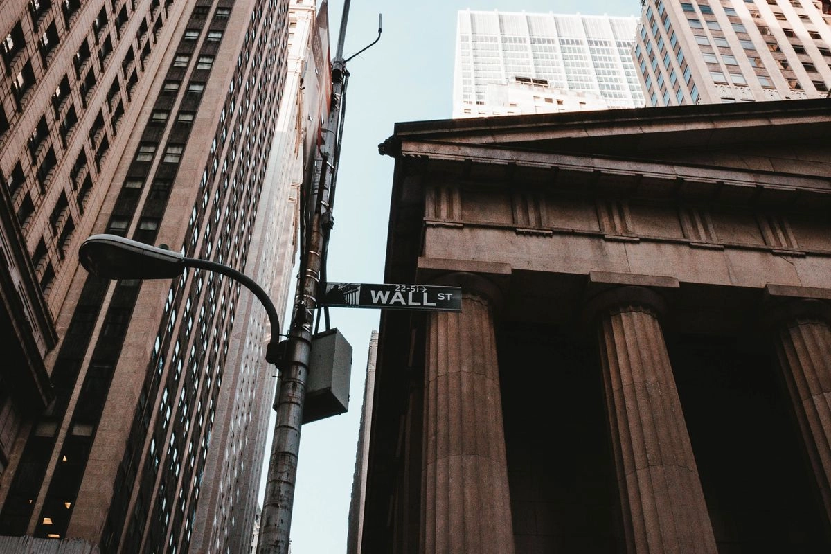 Kekhawatiran AI Bayangi Saham Teknologi, Wall Street Merah